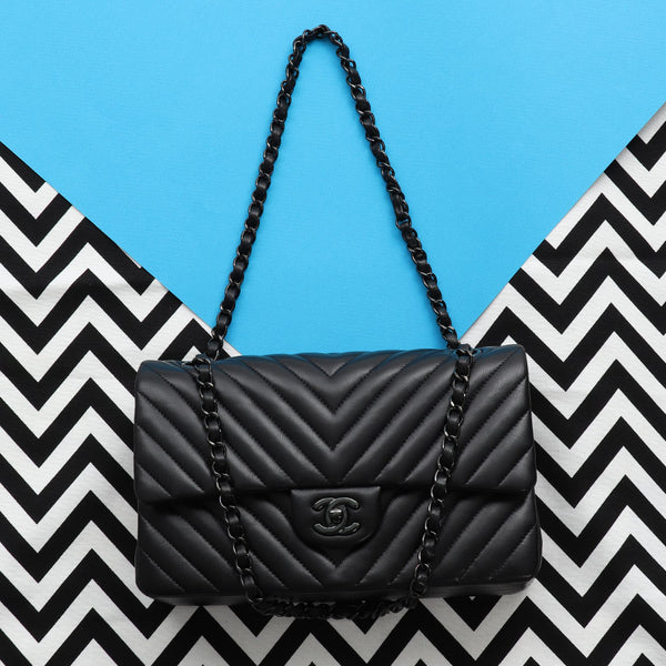 Chanel chevron bag black online