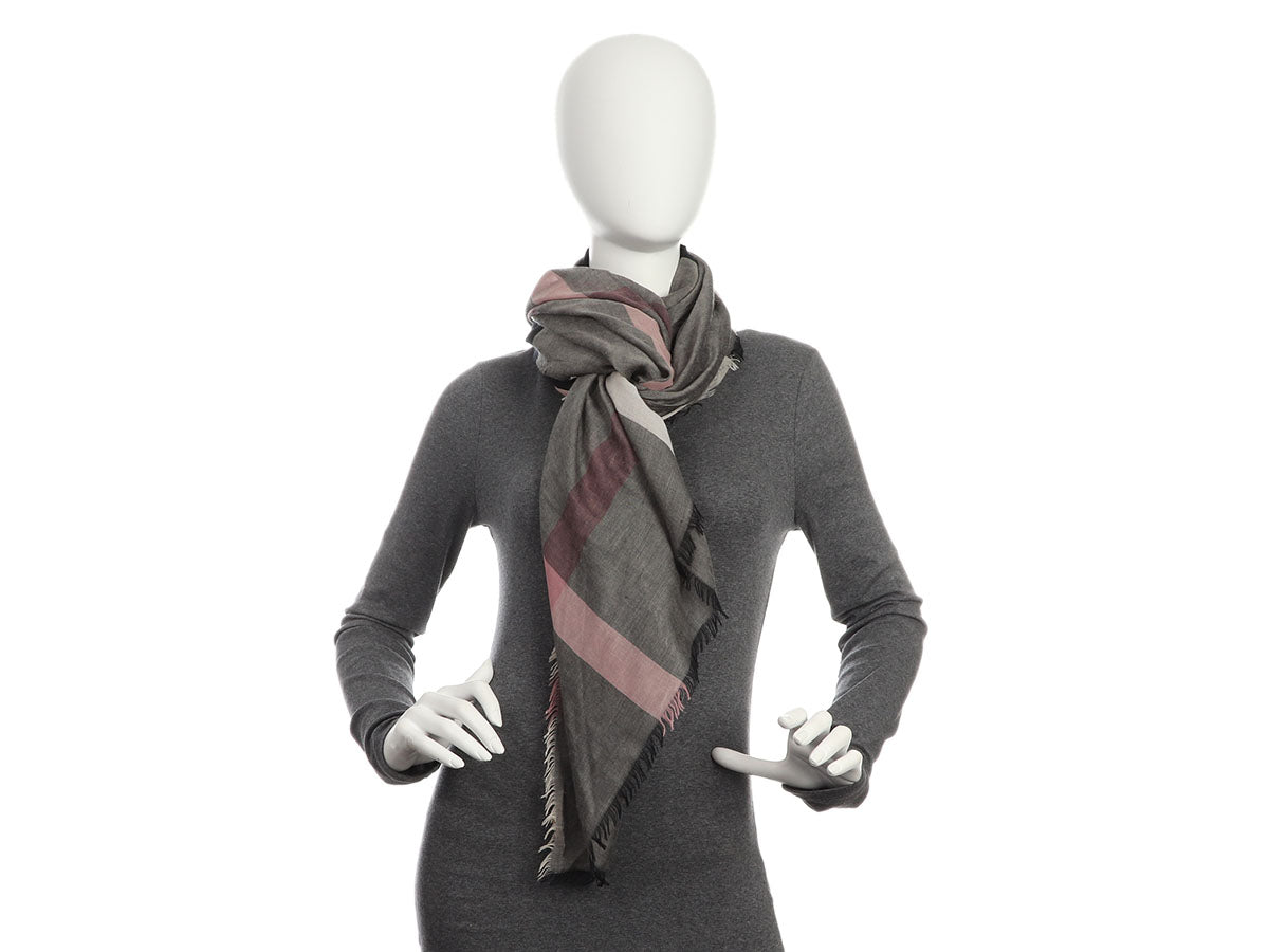 Burberry relaxed mega check scarf 2025