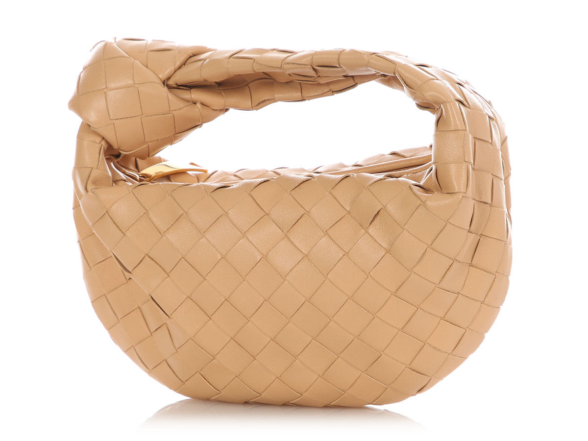 BOTTEGA VENETA Mini Jodie Ecru ベージュ Bottega Veneta Mini Jodie bag écru | TheDoubleF