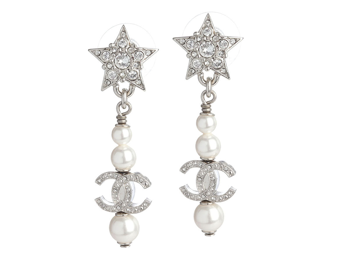 Chanel Vintage 93P Turnlock Pearl Drop Earrings – Boutique Patina