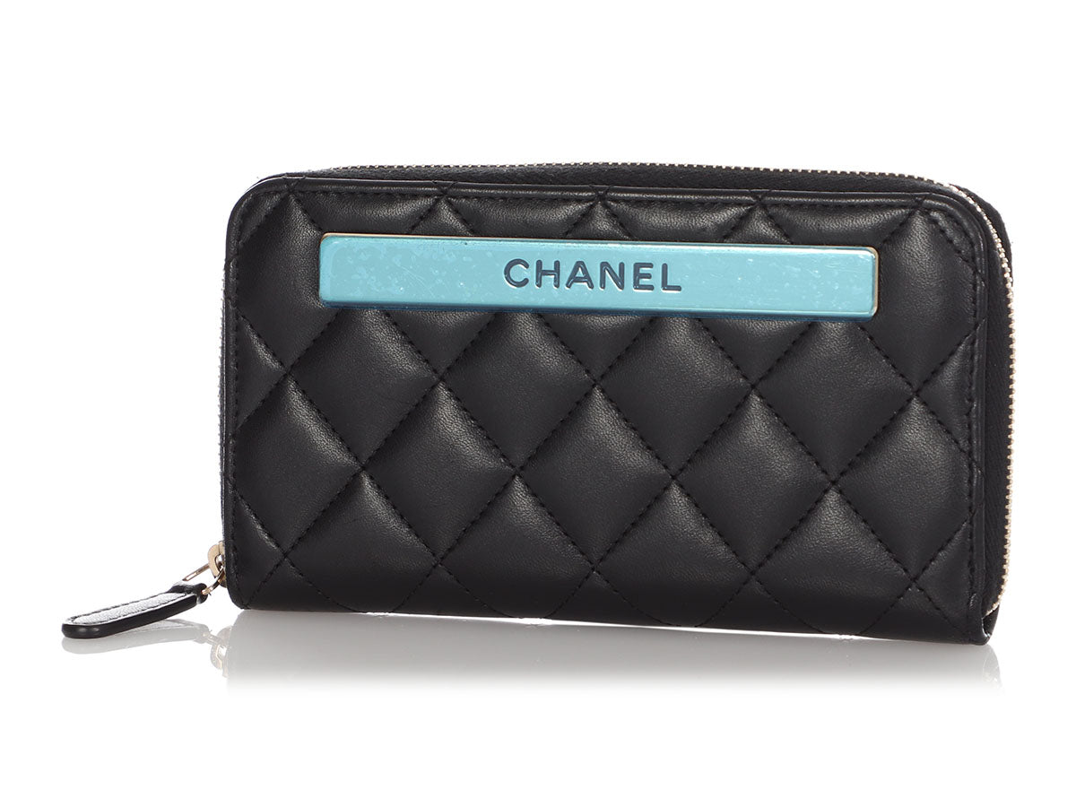 Chanel Chevron CC Zipped Card Holder Black Lambskin Silver Hardware – Coco  Approved Studio