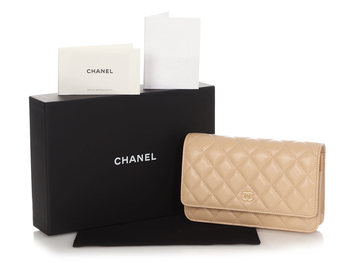 Chanel Green Iridescent Chevron-Quilted Caviar Compact Wallet - Ann's  Fabulous Closeouts