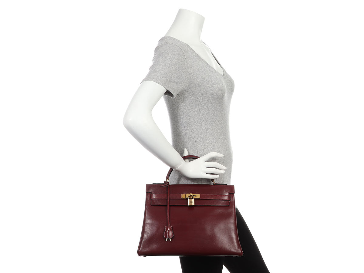 Stunning Hermès Kelly 32 handbag in Burgundy Calf box leather, GHW