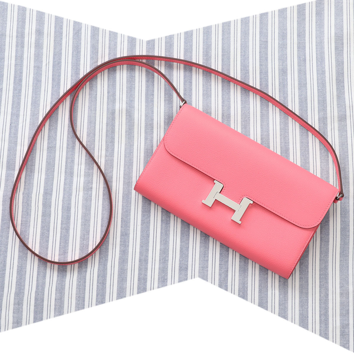 Constance To Go Wallet rose texas with enamel hardware - HERMÈS