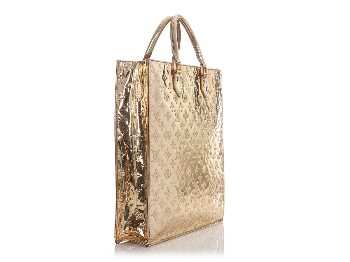 Louis Vuitton Gold Limited Edition Miroir Monogram Sac Plat Tote at 1stDibs   louis vuitton miroir sac plat, louis vuitton sac plat, louis vuitton gold  pattern