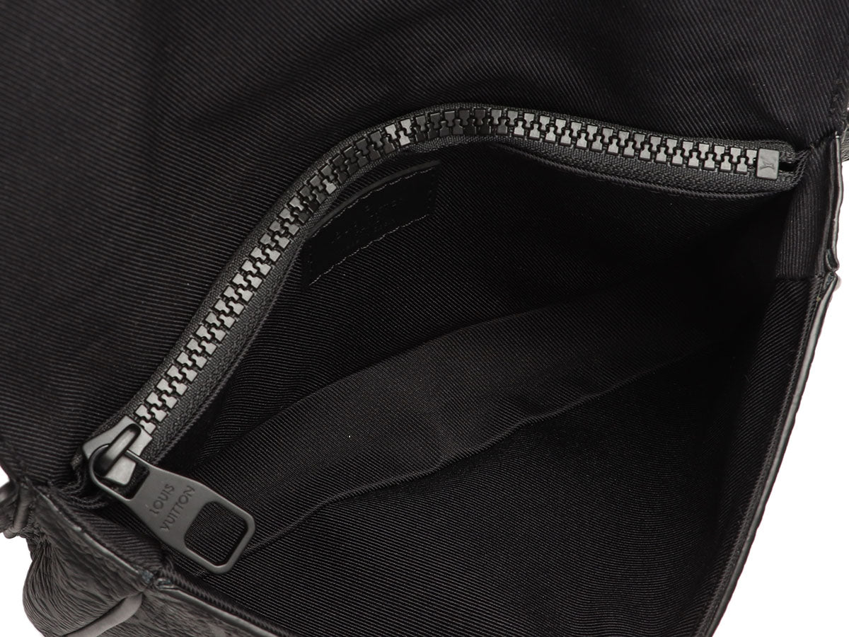 Louis Vuitton Monogram Exclusive Online Prelaunch - S Lock Sling Bag, Black