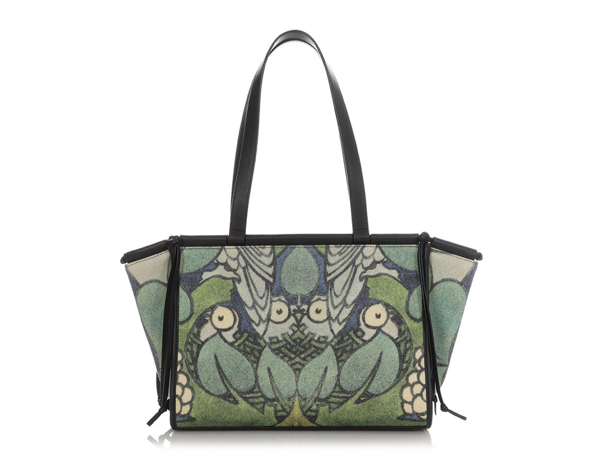 Louis Vuitton Onthego Giant Jungle Monogram Tote-TheShadesHut