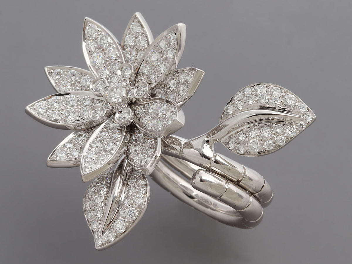 Flower Ring Lotus Between The Finger Ring Van Cleef Arpels Lotus