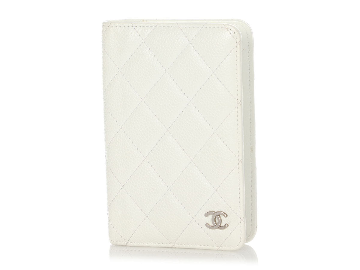 CHANEL Caviar Quilted Airpods Pro Case White 651480