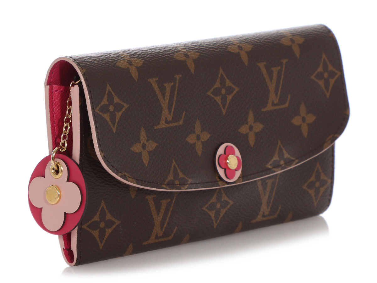 The front side of the Louis Vuitton monogram bloom flower emilie wallet is  the biggest advantage. Here we c…