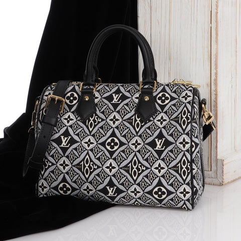 Louis Vuitton Black Epi Agenda - Ann's Fabulous Closeouts