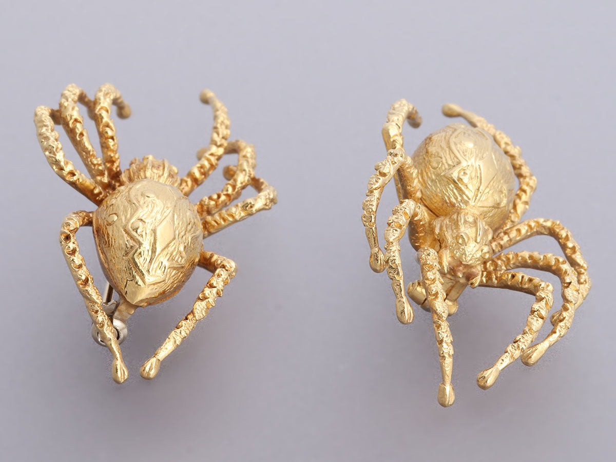 Lot - UNMARKED GOLD TONE BROOCH IN THE FORM OF A SPIDER SET WITH